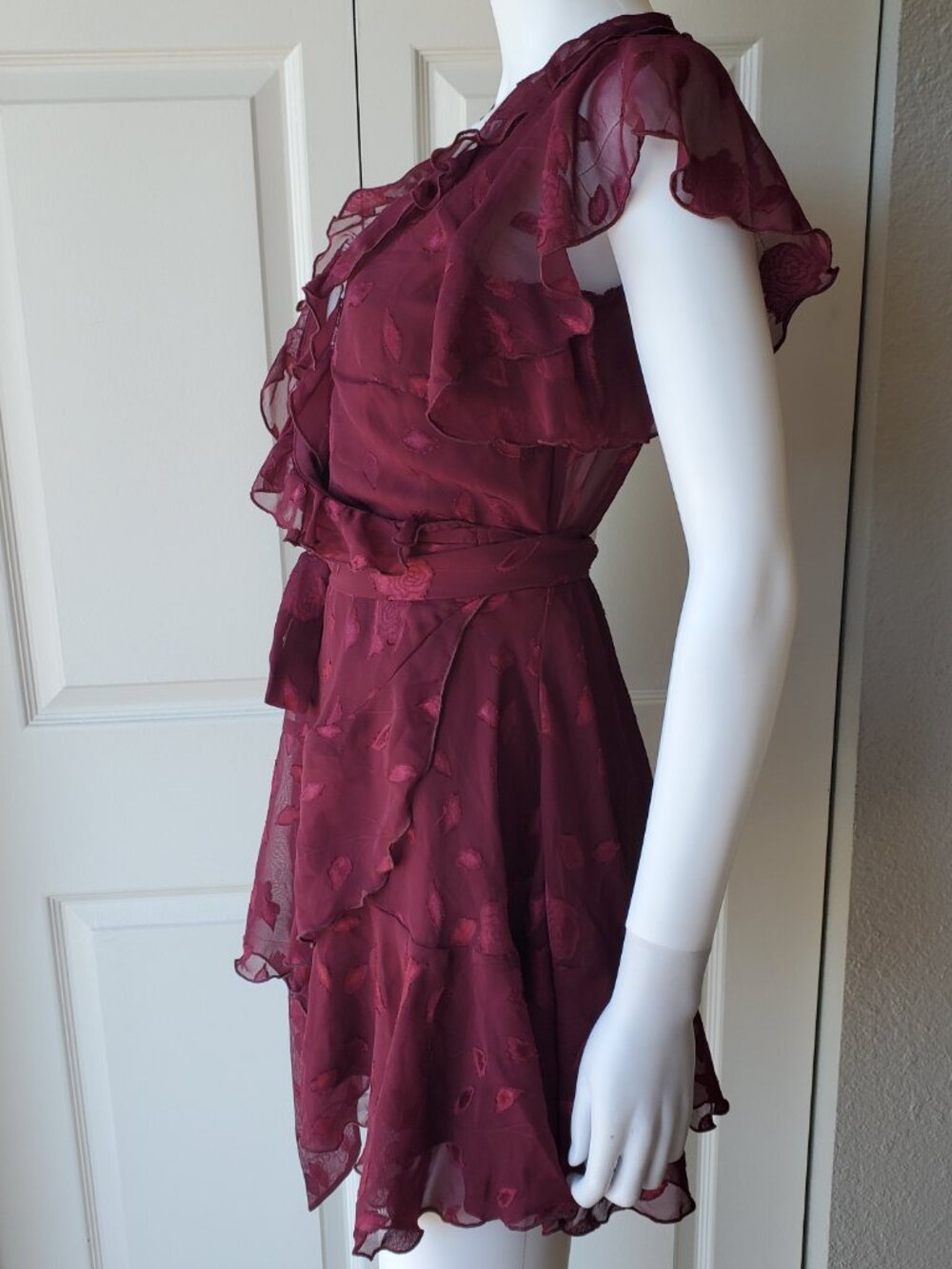 Lucy In The Sky Merlot Wrap Mini Floral Ruffle Dress Size Medium - Picture 4 of 11